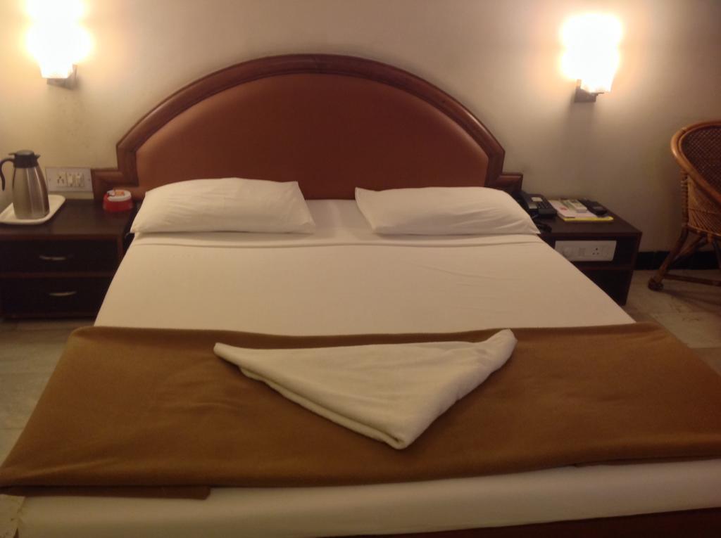 Senthil Residency Hotel Dindigul Room photo